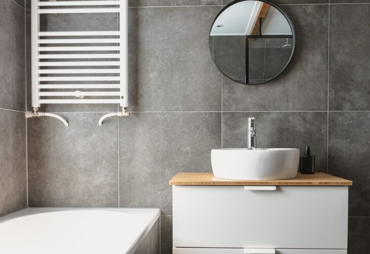 Le porte-serviettes : l’alliance du charme et de la fonctionnalité dans votre salle de bain